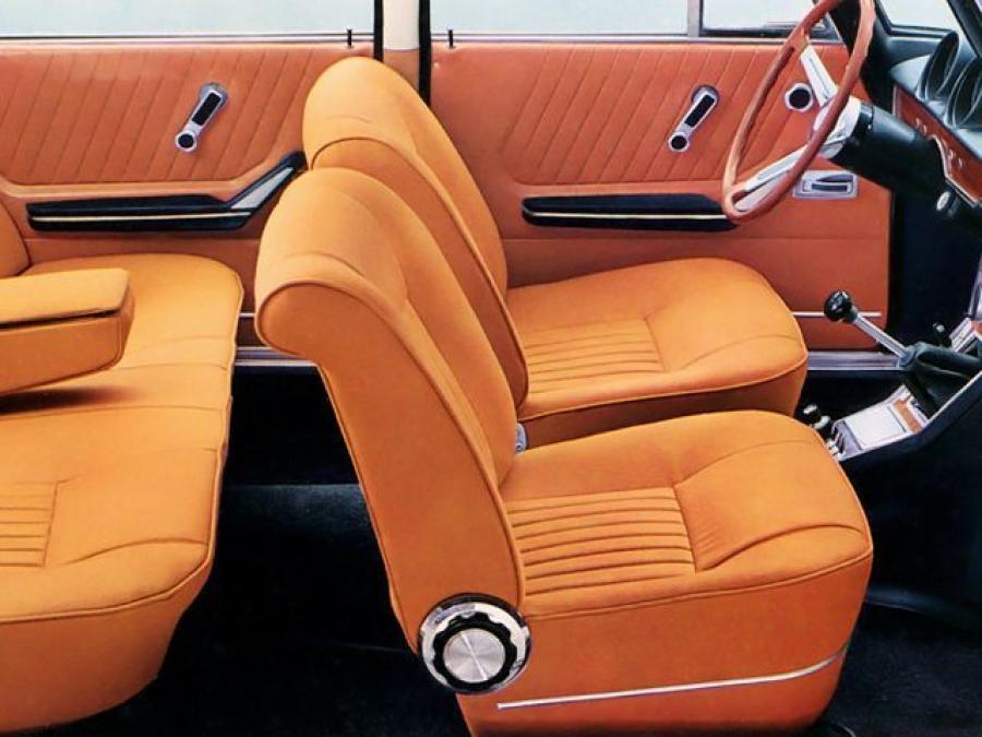 Интерьер Alfa Romeo 1750 Berlina (105) 1969 года  (фото 7 из 7)